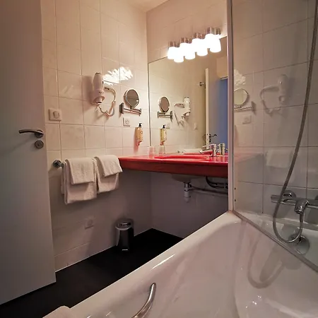 Le Drip's, Nouvel ! Hotel